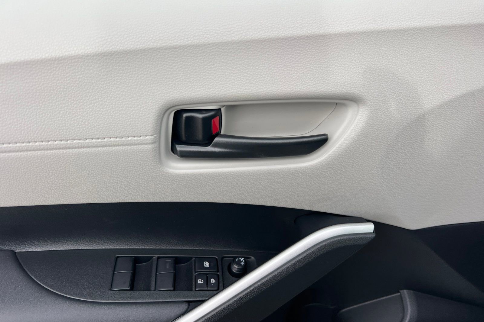 New 2026 Toyota Corolla Cross LE w/ Cold Weather Package image 8