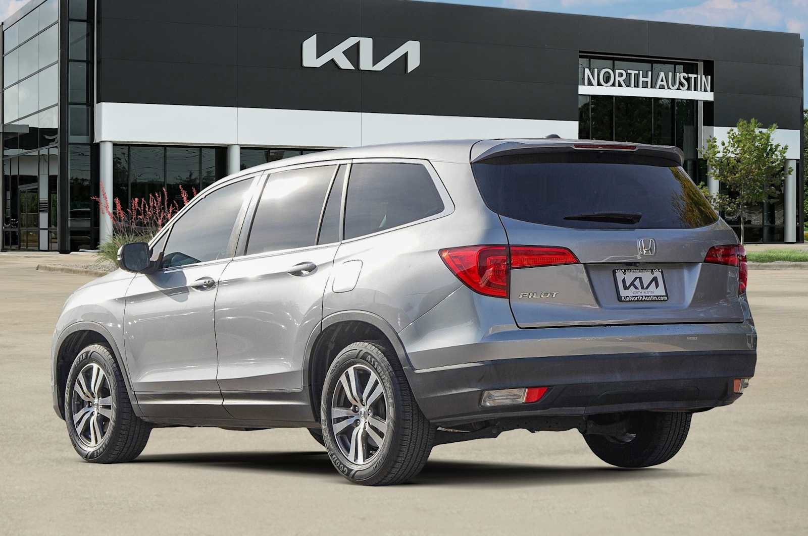 Used 2017 Honda Pilot EX-L image 5