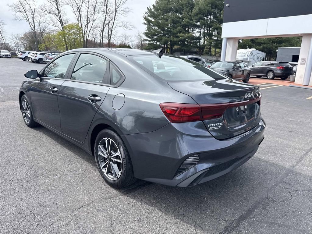 Used 2023 Kia Forte LXS FWD image 3