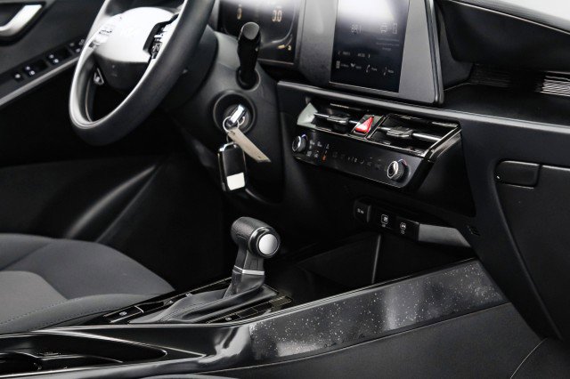 Used 2024 Kia Niro LX image 19