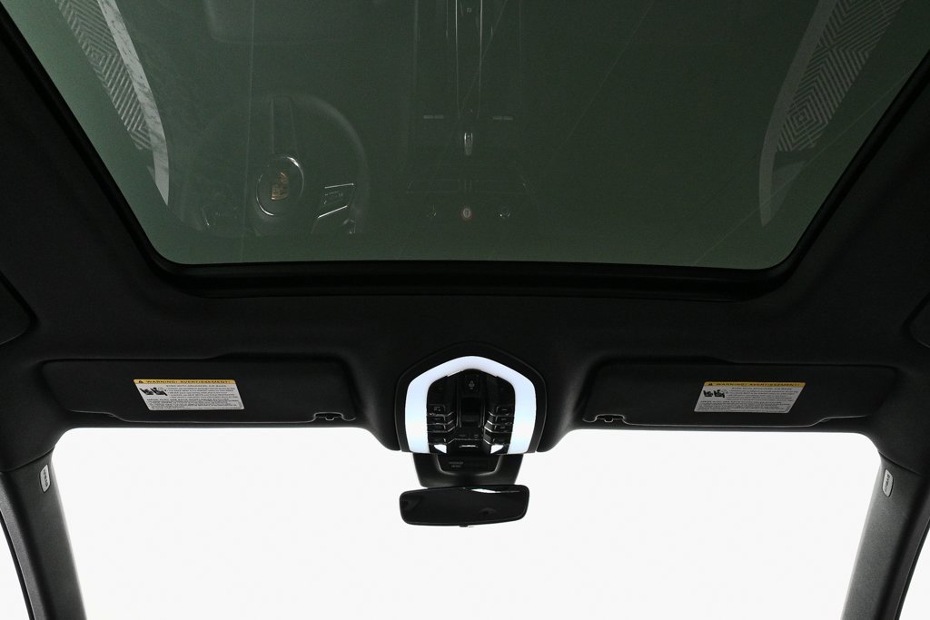 Used 2025 Porsche Macan image 21