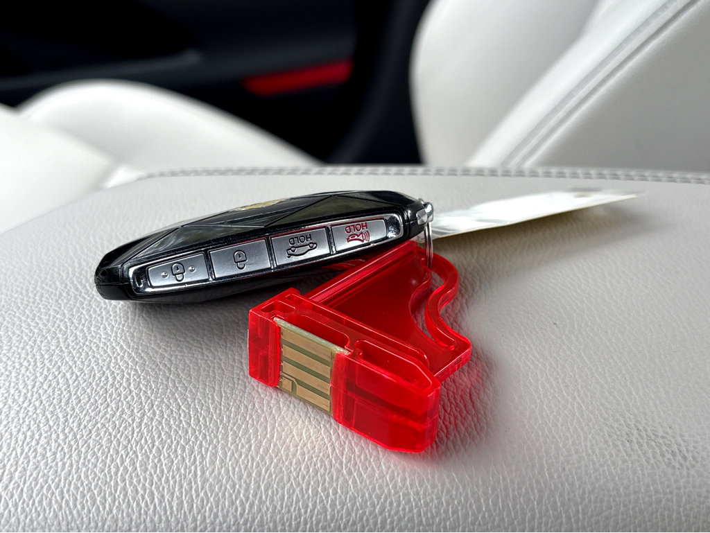 Used 2025 Genesis G70 2.5T image 31