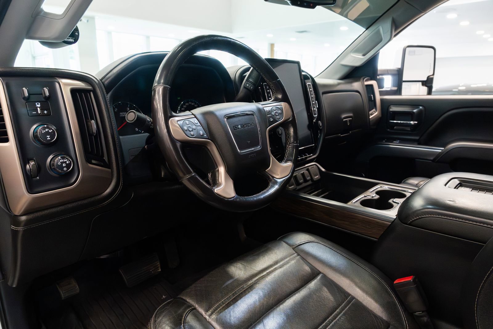 Used 2018 GMC Sierra 2500 Denali w/ Duramax Plus Package image 8