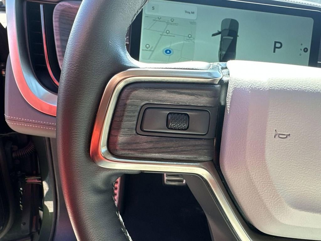 Used 2023 Rivian R1S Launch Edition image 22