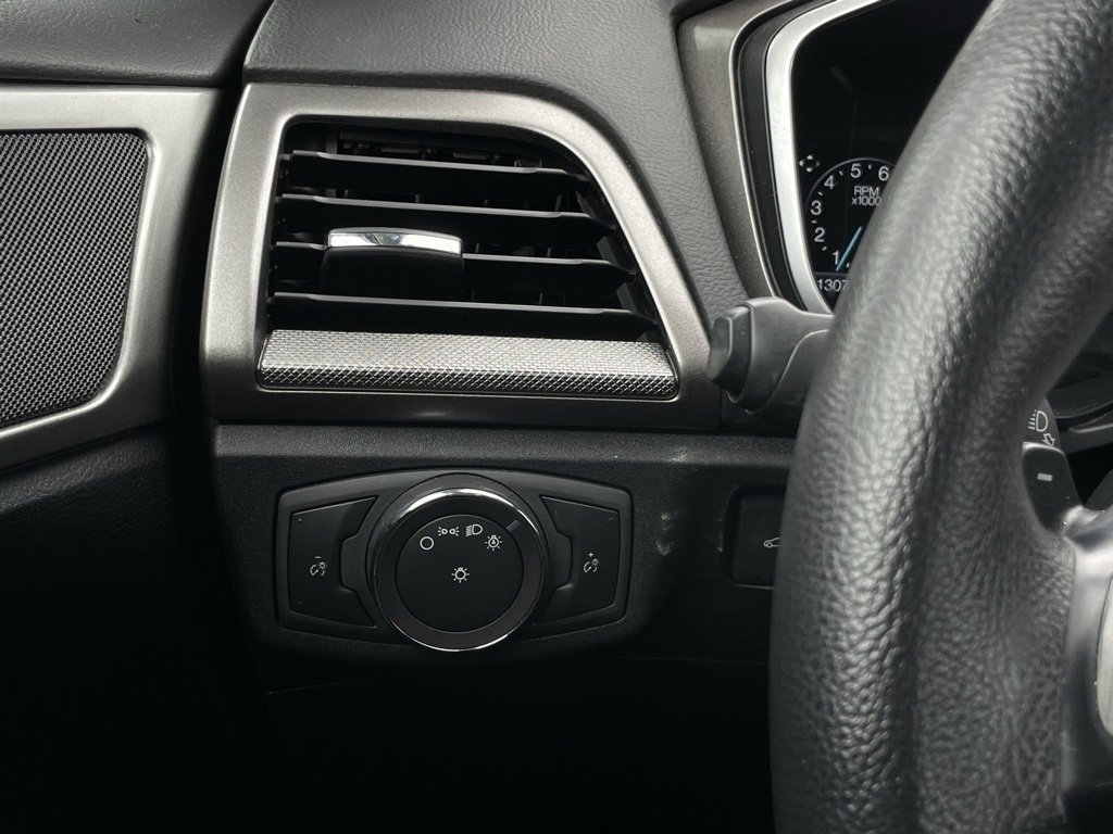 Used 2019 Ford Fusion SE image 13