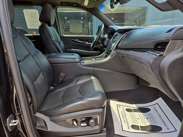 Used 2018 Cadillac Escalade Platinum AWD/4WD image 42
