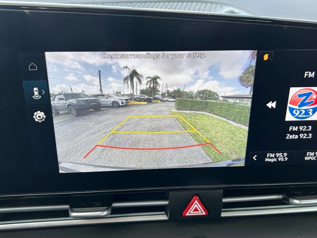 Used 2024 Hyundai Elantra SEL image 10