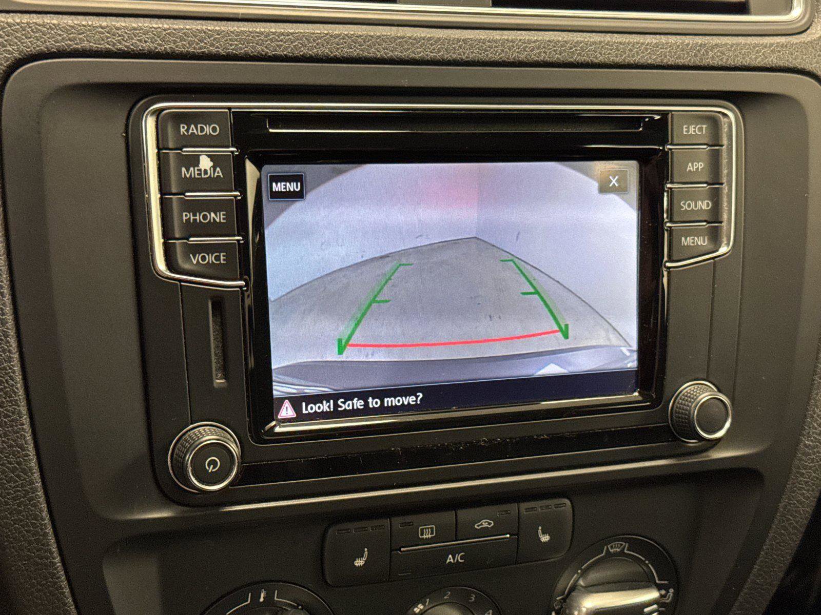 Used 2018 Volkswagen Jetta SE image 17