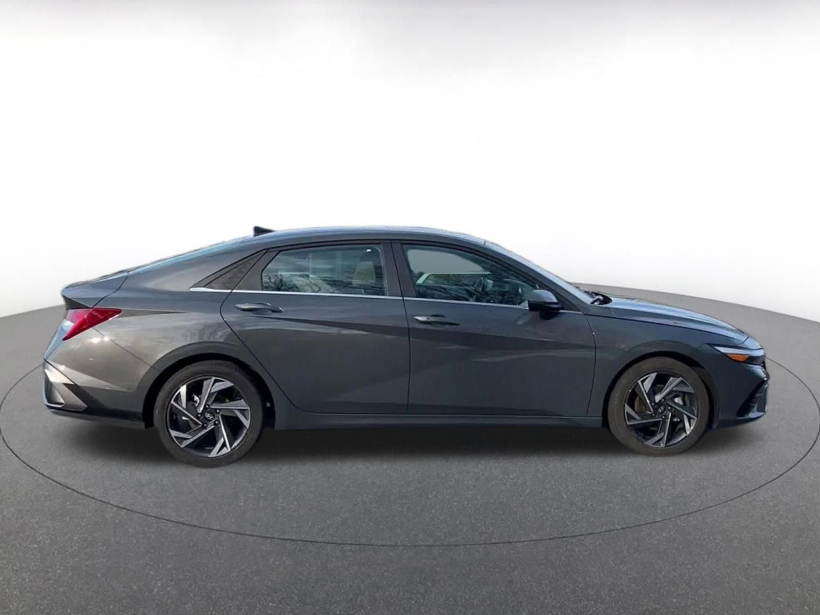 Used 2025 Hyundai Elantra SEL image 16