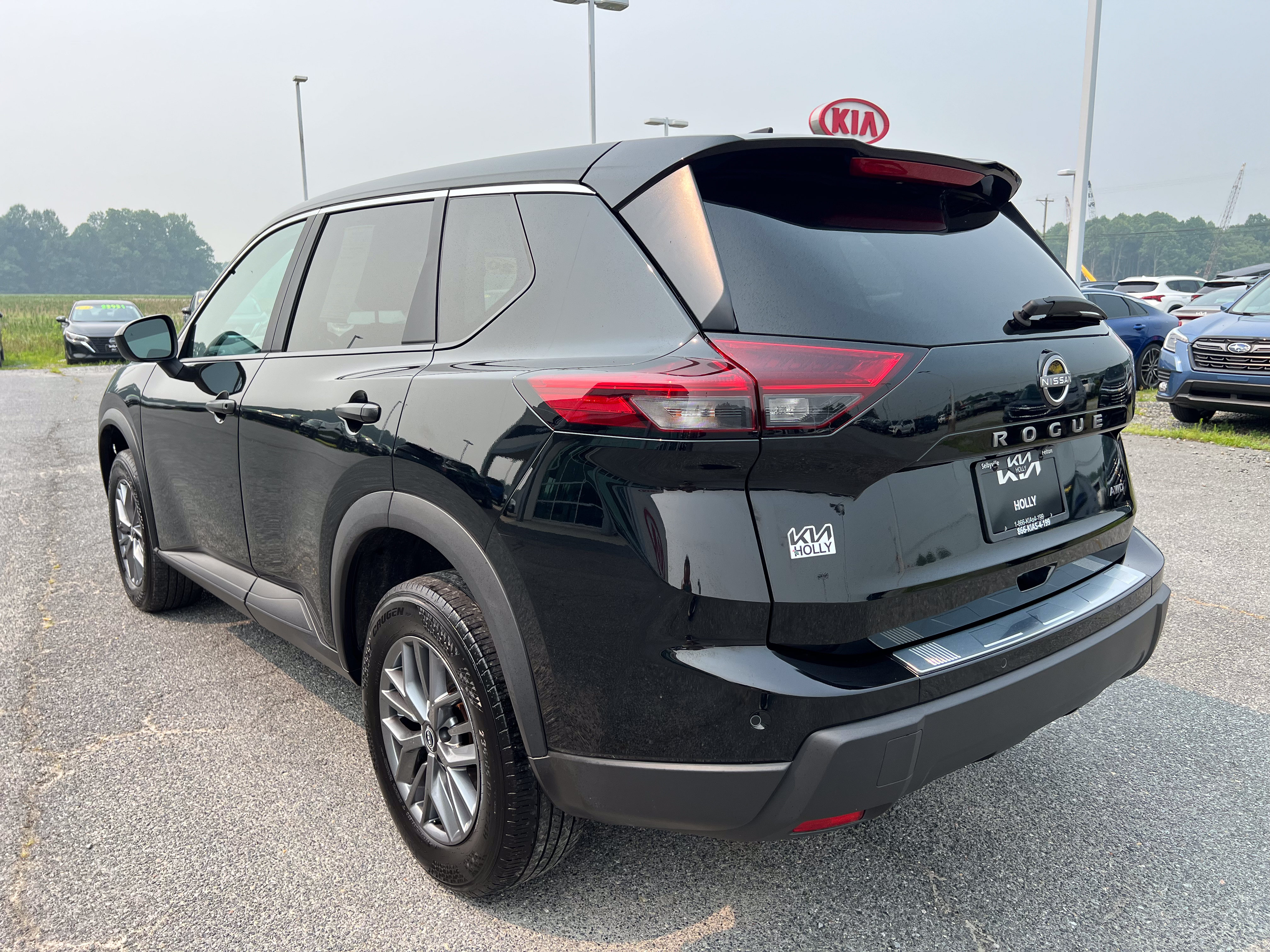 Used 2024 Nissan Rogue S AWD/4WD image 3