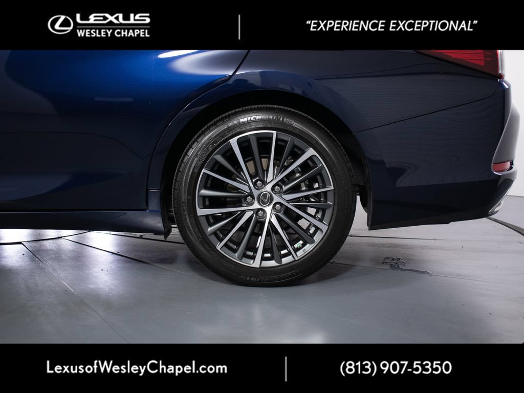 Used 2025 Lexus ES 350 w/ Premium Package FWD image 11