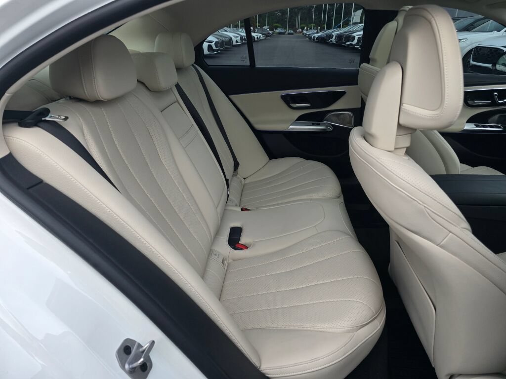 Used 2024 Mercedes-Benz E 350 4MATIC Sedan image 24