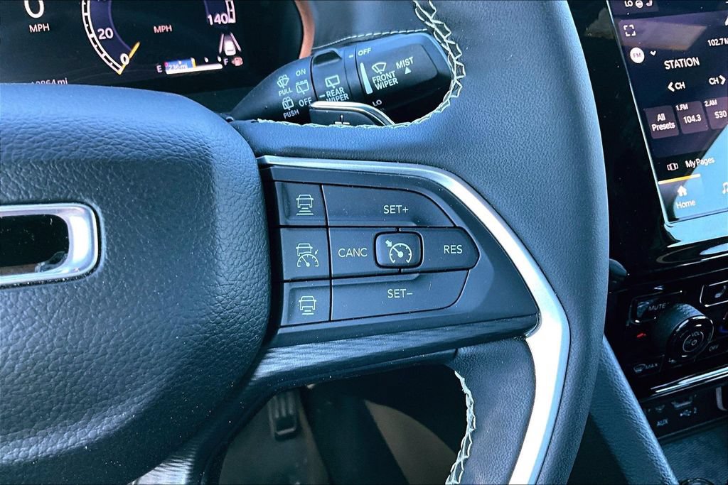 Used 2024 Jeep Grand Cherokee Altitude AWD/4WD image 12
