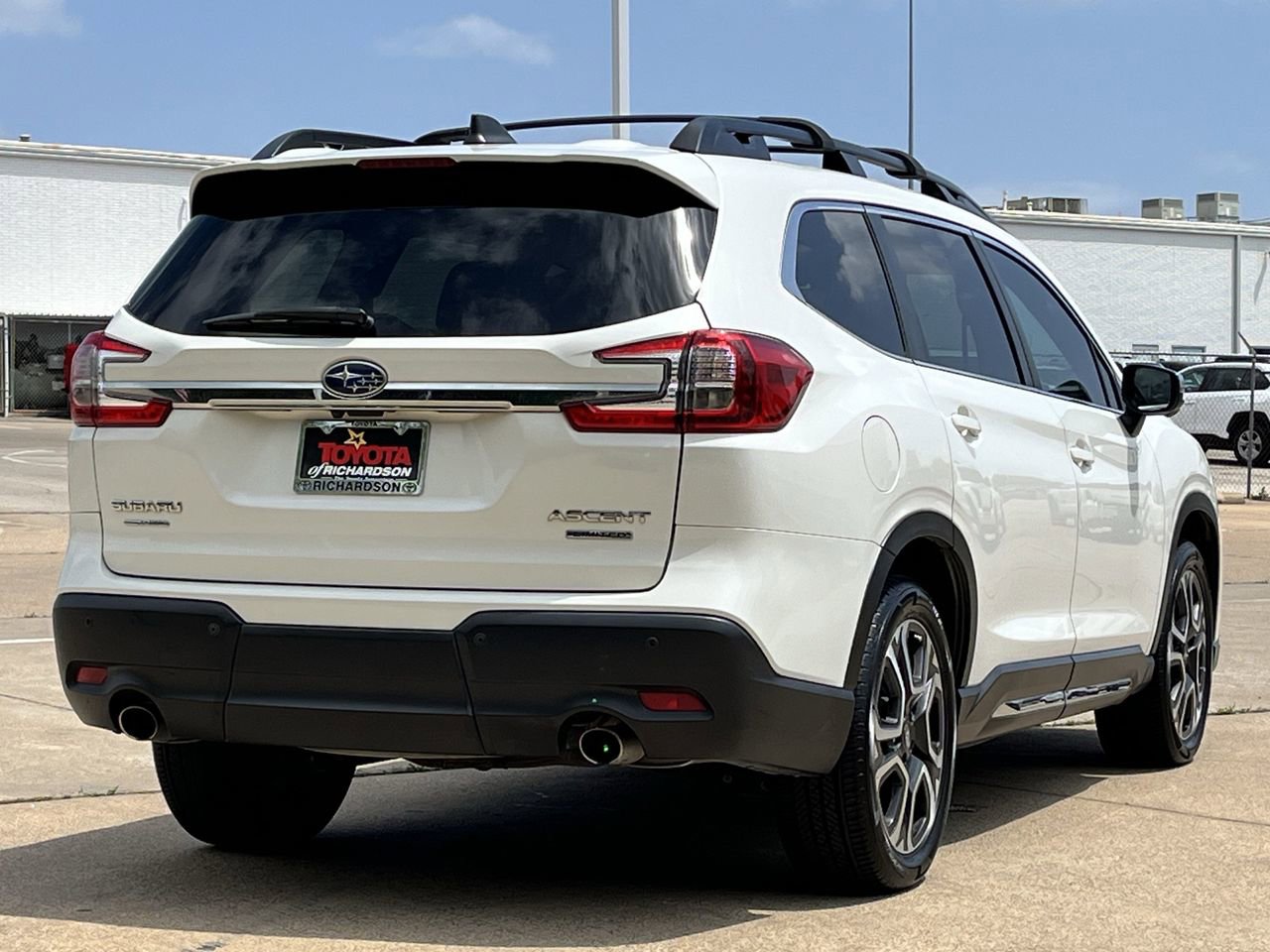 Used 2023 Subaru Ascent Limited w/ Technology Package image 4