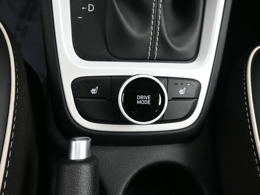 Used 2024 Hyundai Venue Limited image 31