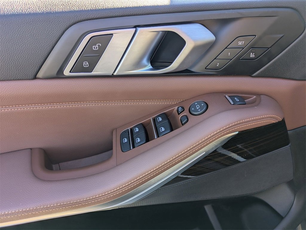 Used 2025 BMW X5 xDrive50e image 10