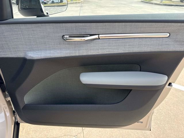 New 2026 Volvo EX30 Cross Country Ultra image 18