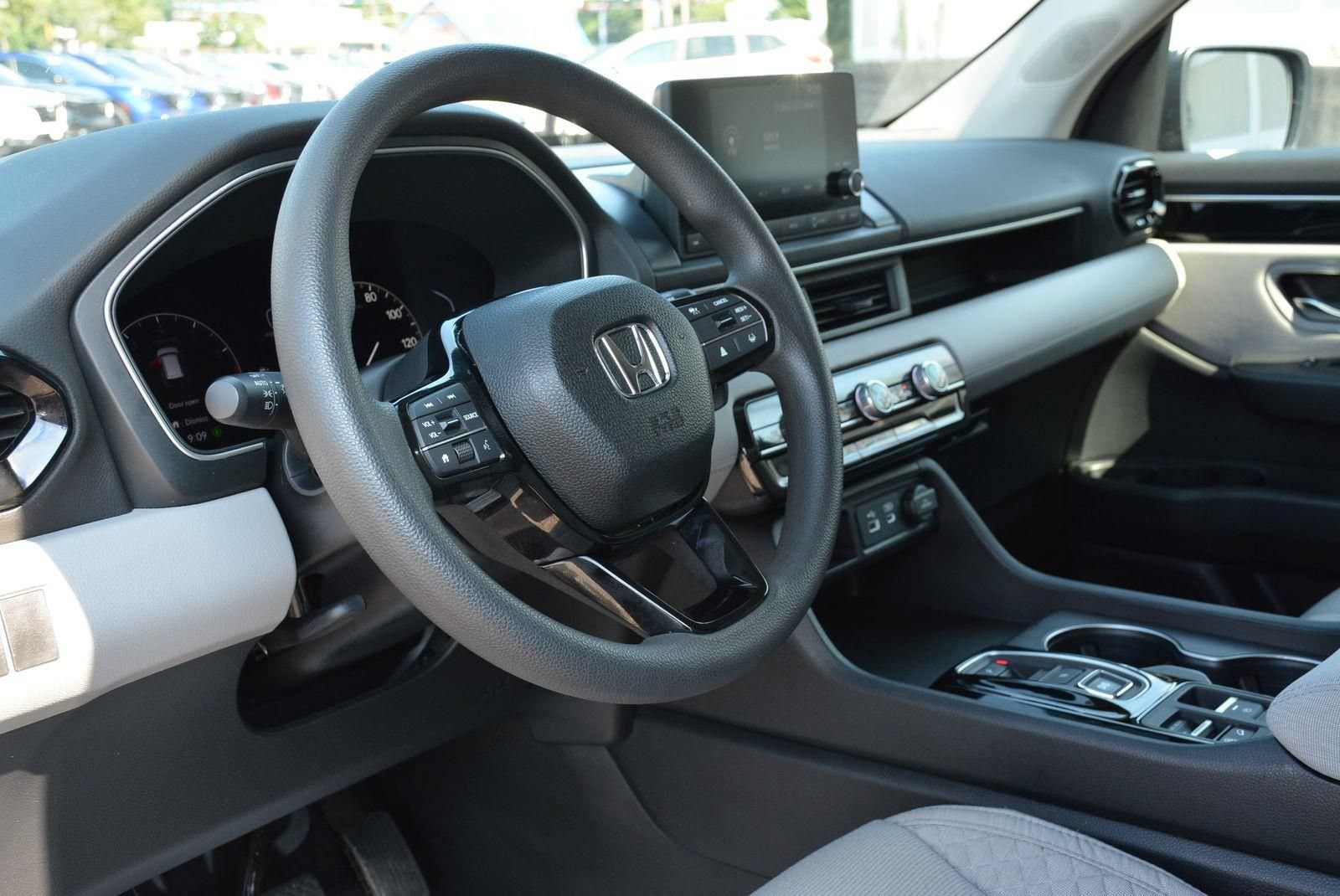 Used 2023 Honda Pilot LX image 8
