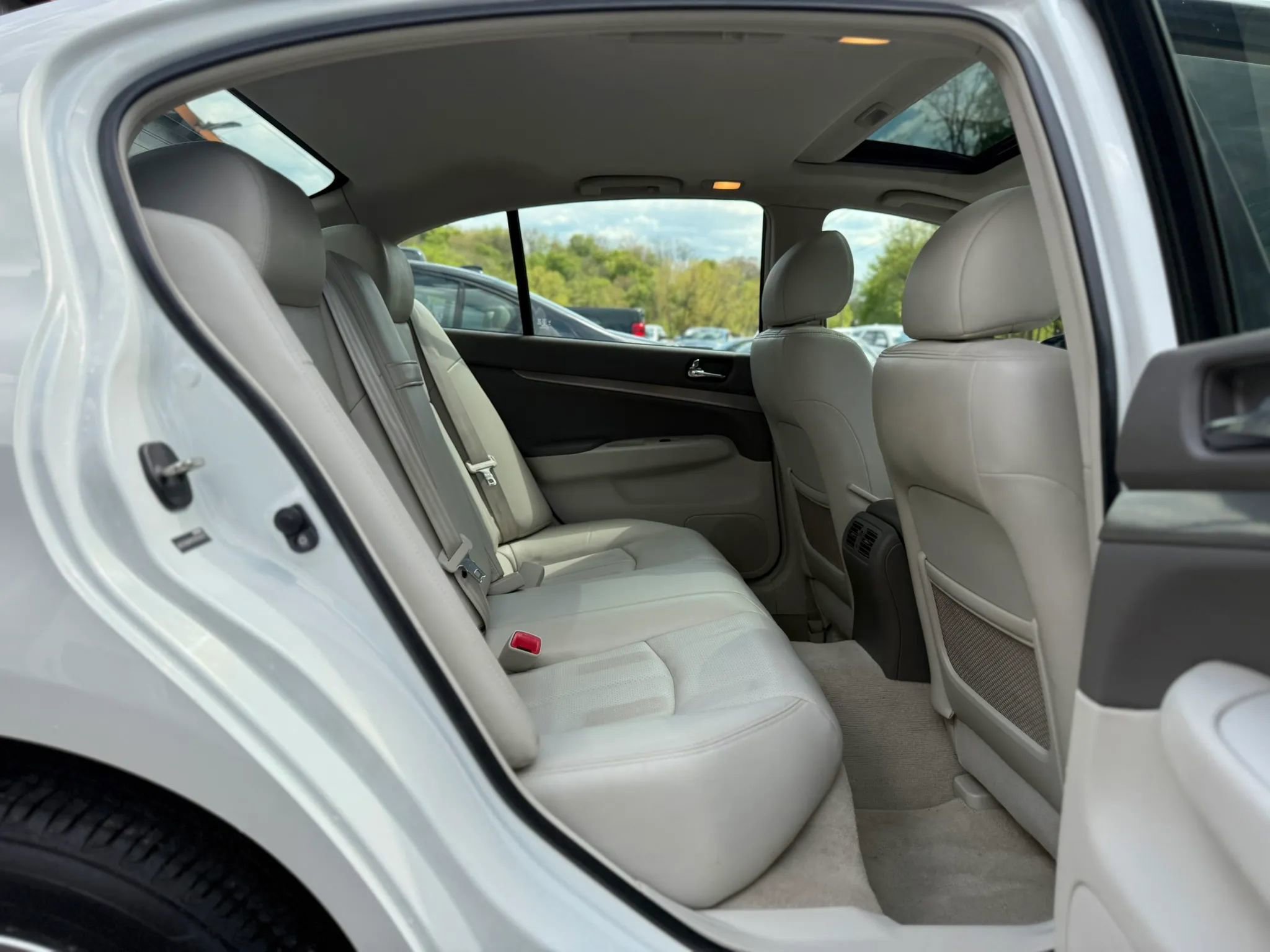 Used 2015 INFINITI Q40 AWD w/ Navigation Package image 29