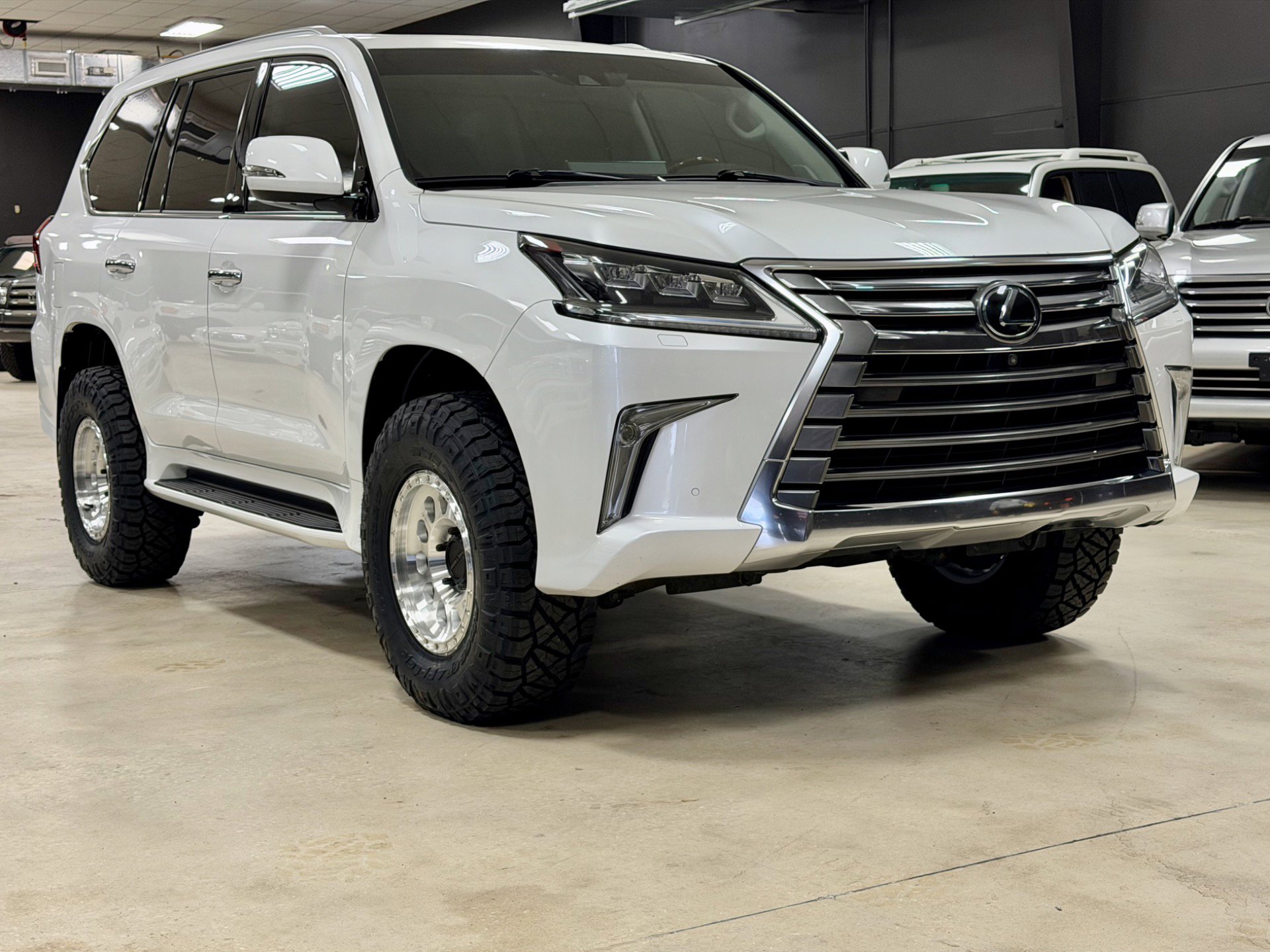 Used 2016 Lexus LX 570 w/ Luxury Package image 7
