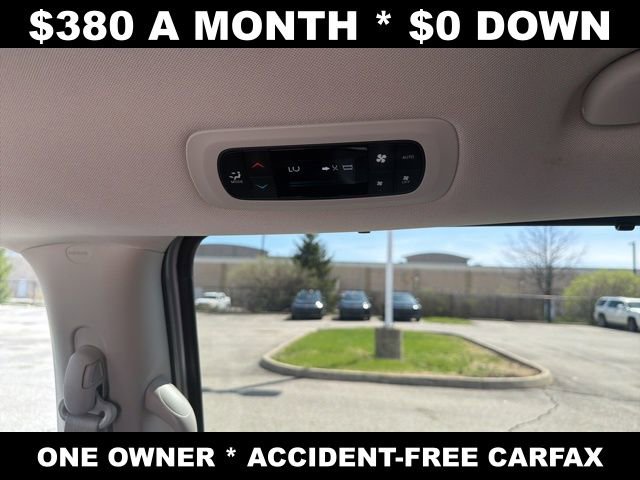 Used 2023 Chrysler Pacifica Touring-L image 32