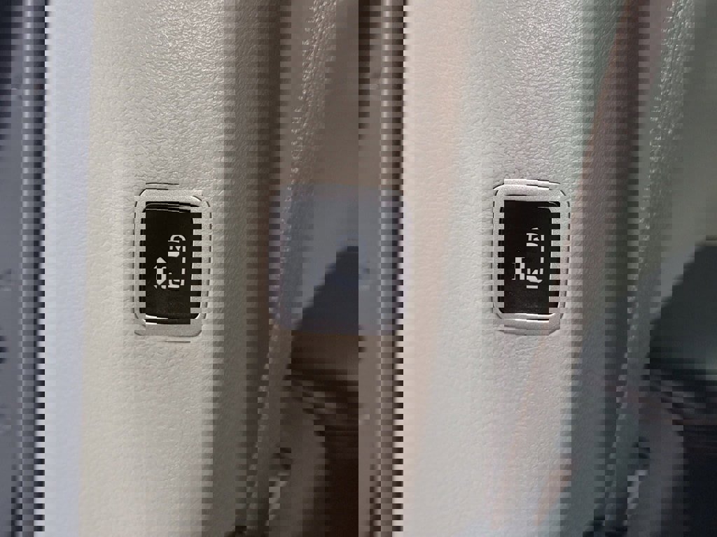 Used 2020 Chrysler Pacifica Touring-L image 15