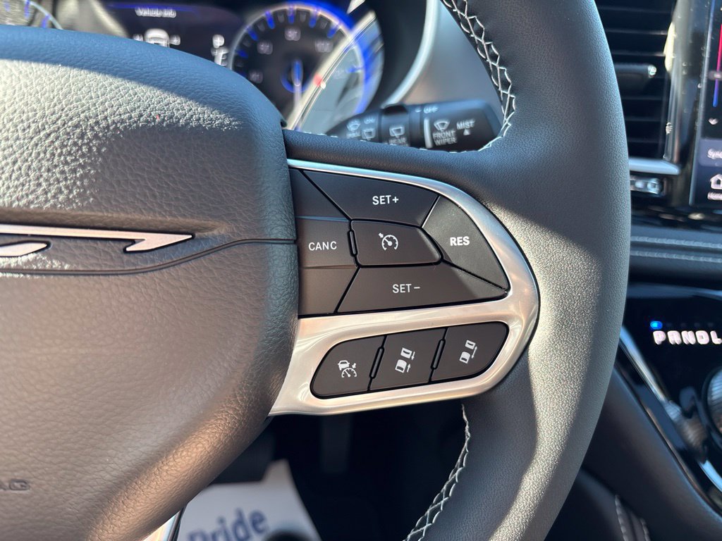 New 2027 Chrysler Pacifica Limited FWD image 39