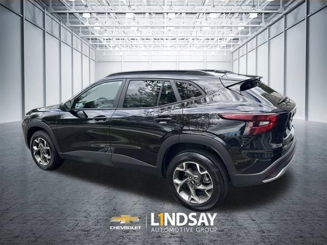 Used 2025 Chevrolet Trax LT FWD image 16