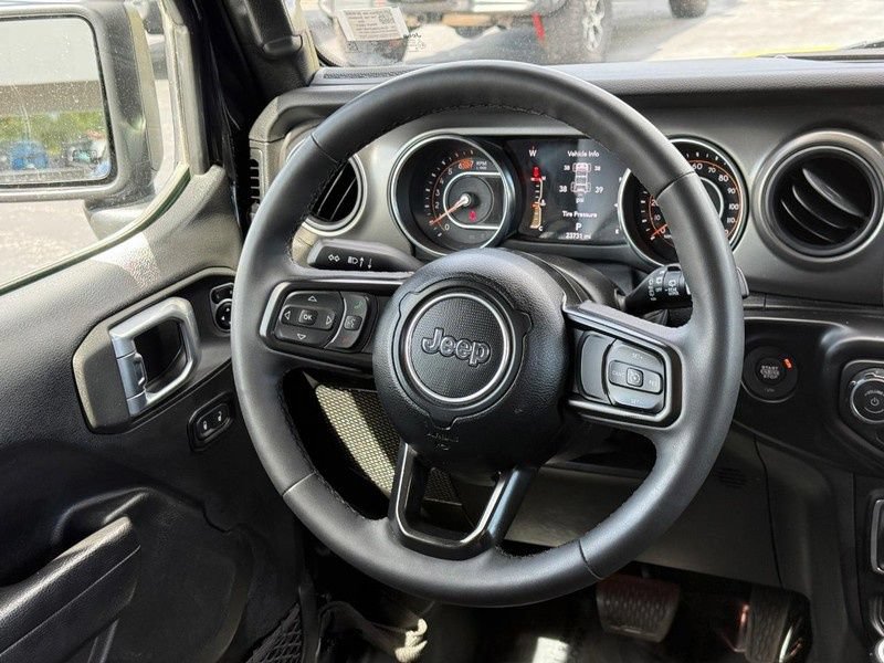Used 2023 Jeep Wrangler Unlimited Sport AWD/4WD image 12