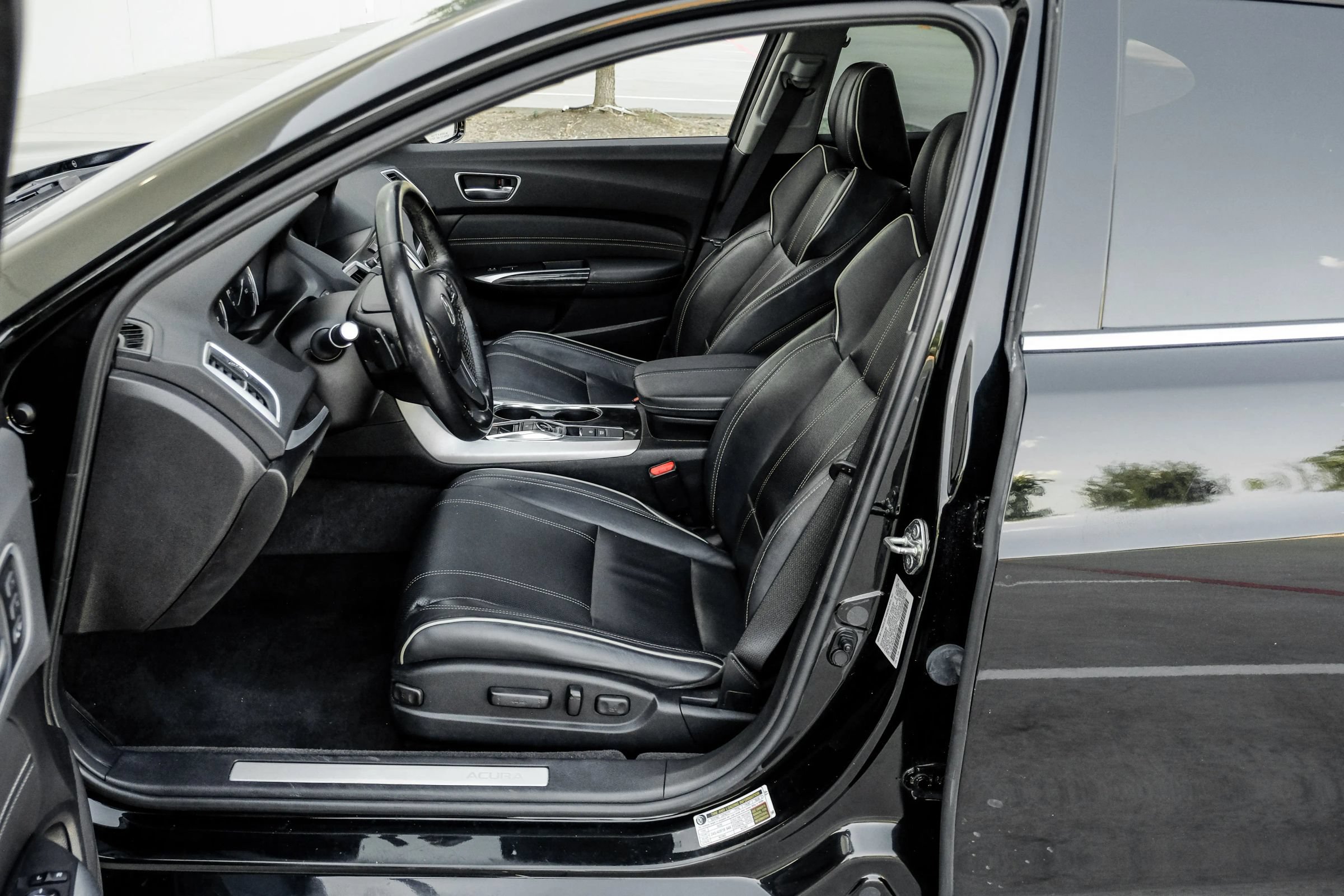 Used 2019 Acura TLX w/ Technology Package FWD image 4