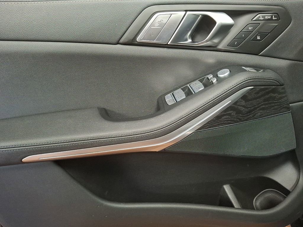 Certified 2022 BMW X7 xDrive40i w/ Premium Package image 9