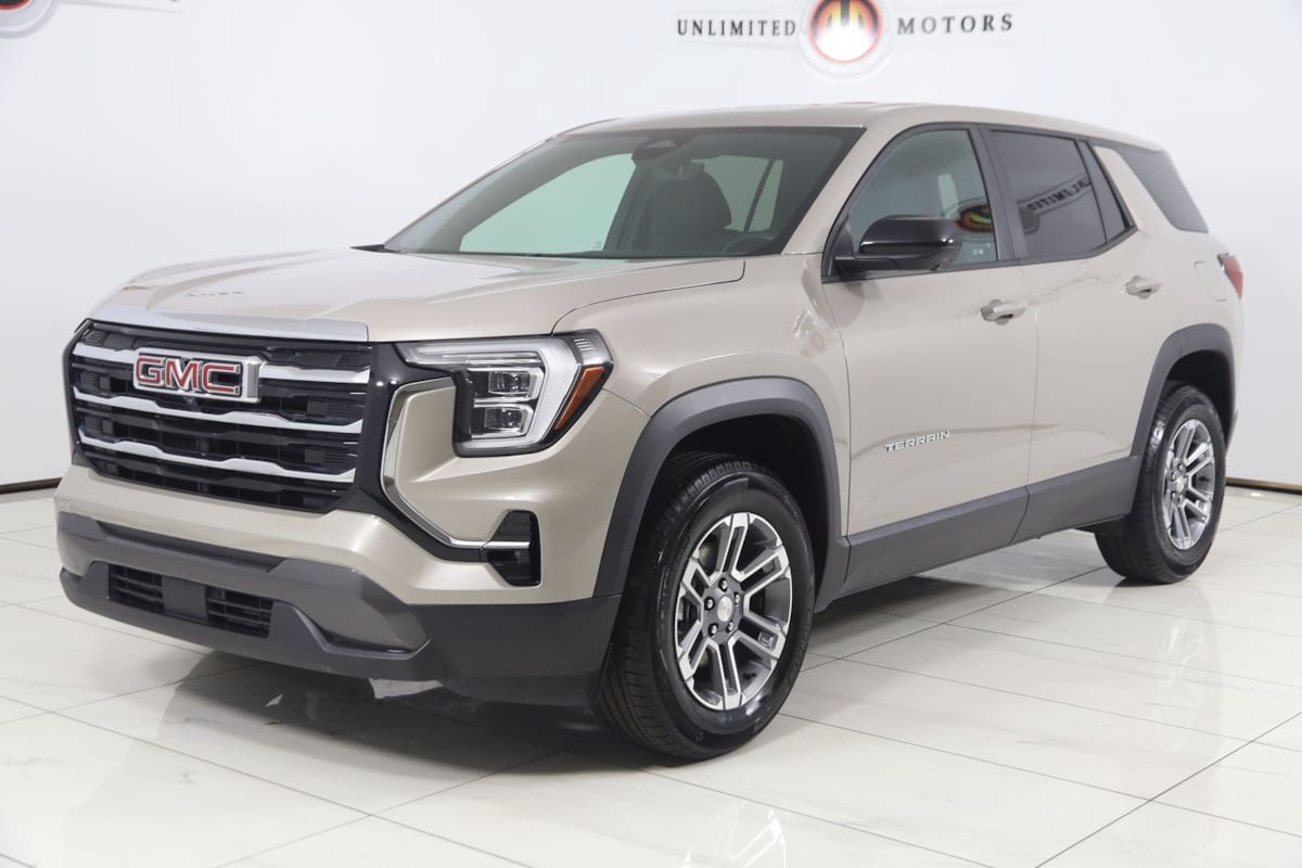 Used 2025 GMC Terrain Elevation w/ Technology Package II AWD/4WD image 5