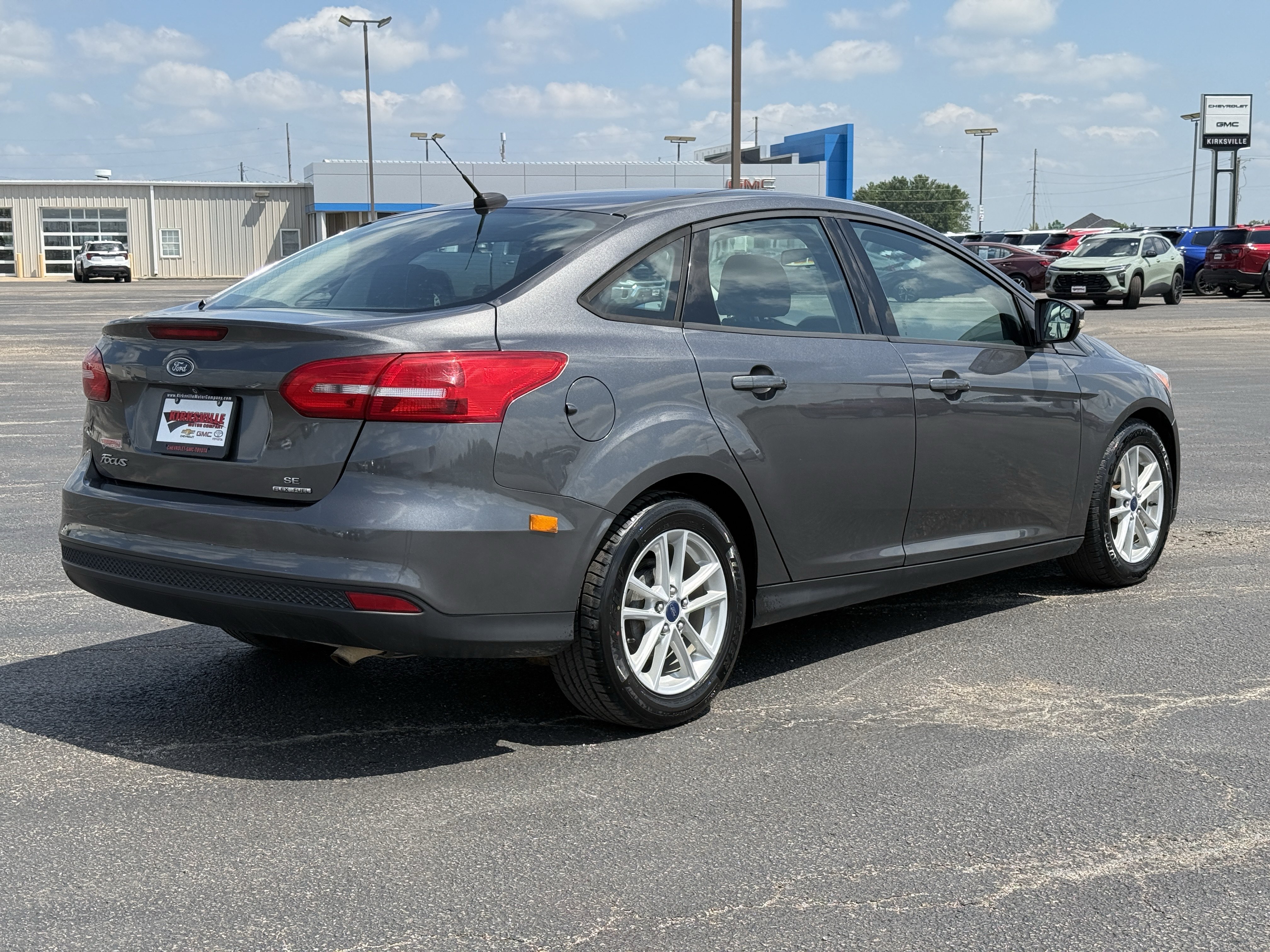 Used 2015 Ford Focus SE w/ SE Cold Weather Package FWD image 4