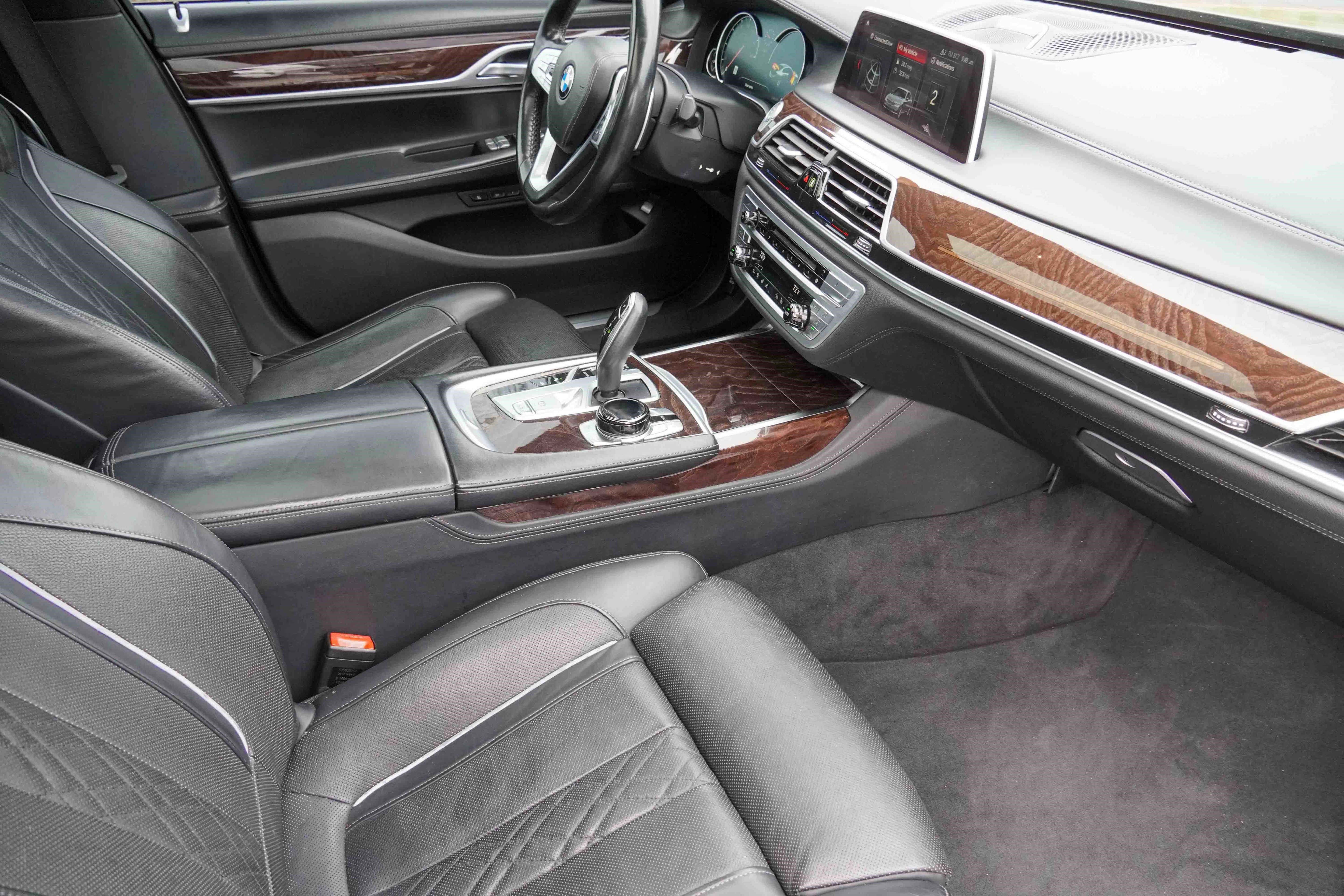 Used 2019 BMW 740i w/ Executive Package image 11