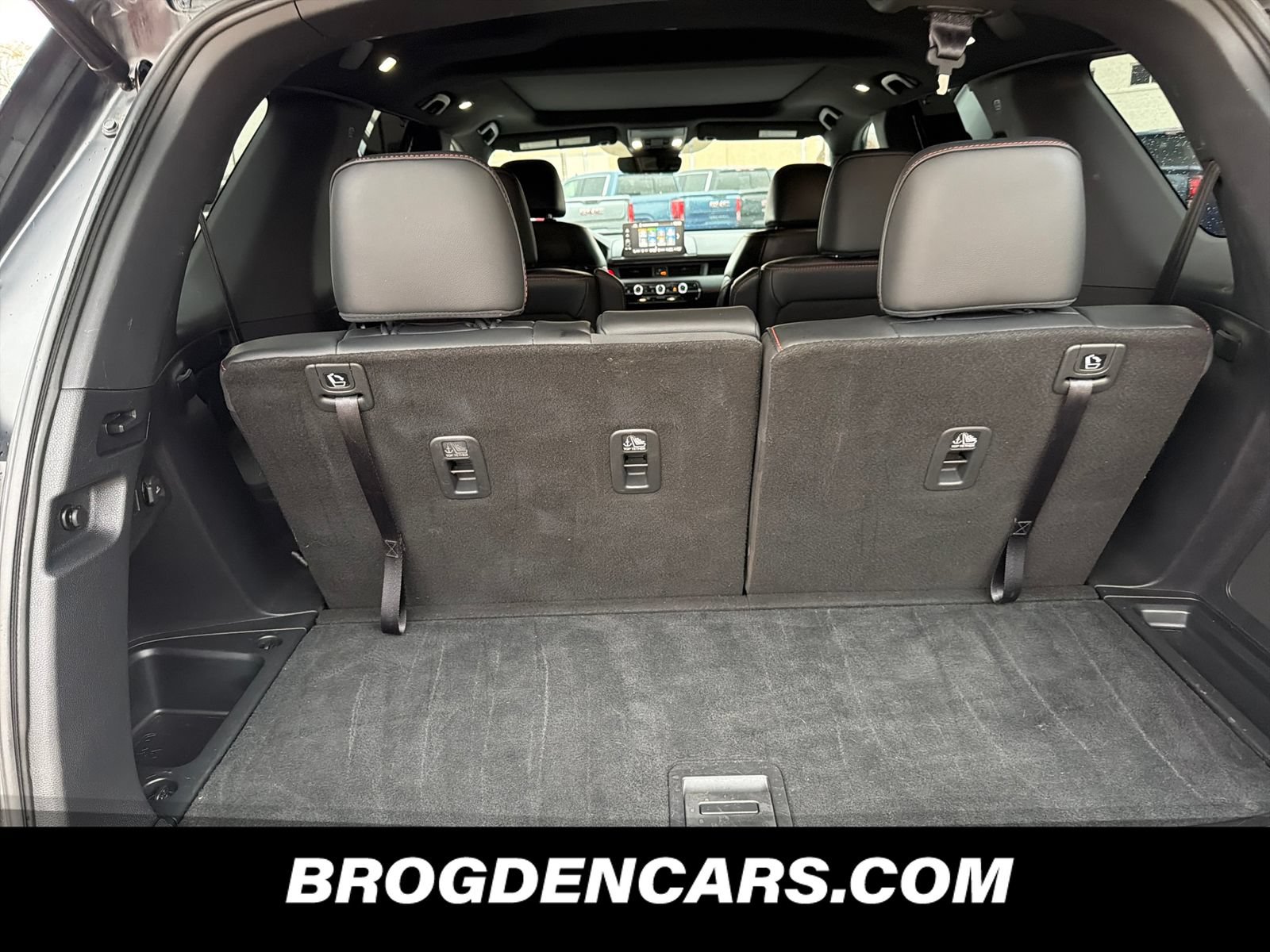 Used 2025 Honda Pilot TrailSport image 9
