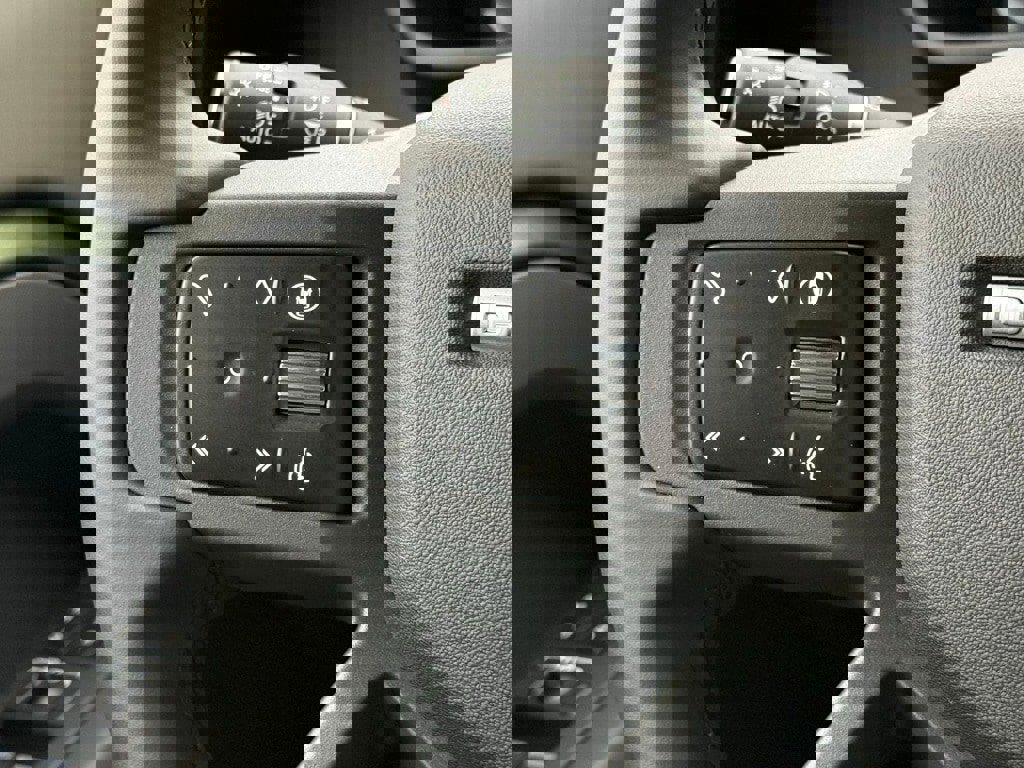 New 2026 Land Rover Defender 110 X-Dynamic SE image 20