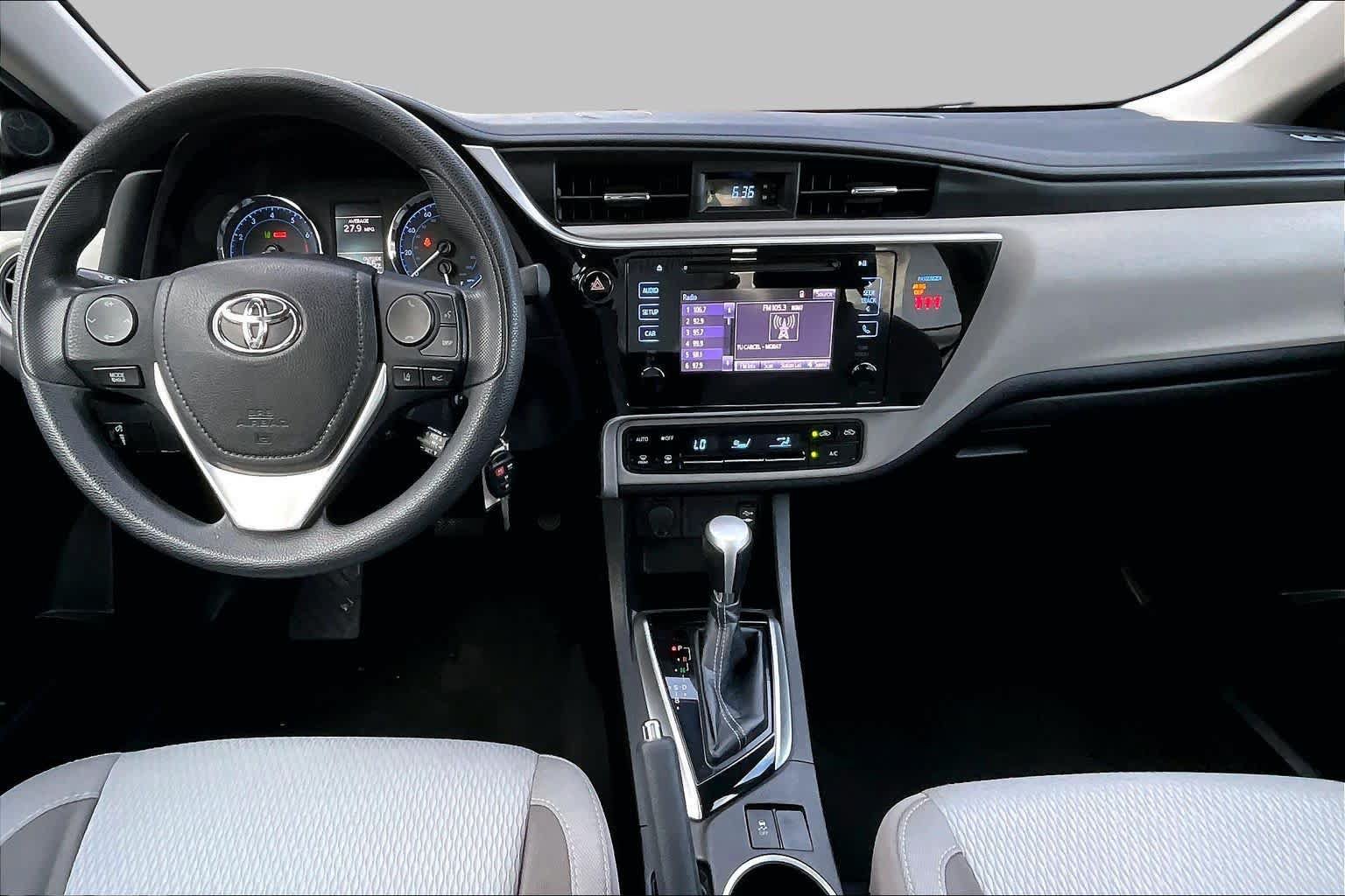 Used 2018 Toyota Corolla LE FWD image 15