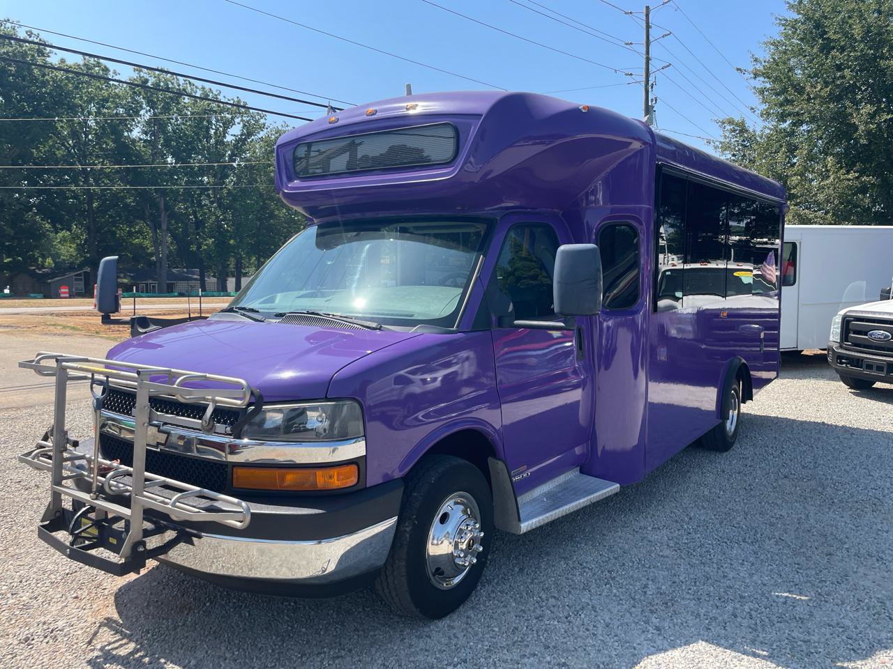 Used 2015 Chevrolet Express 4500 w/ Shuttle Bus Package RWD image 3