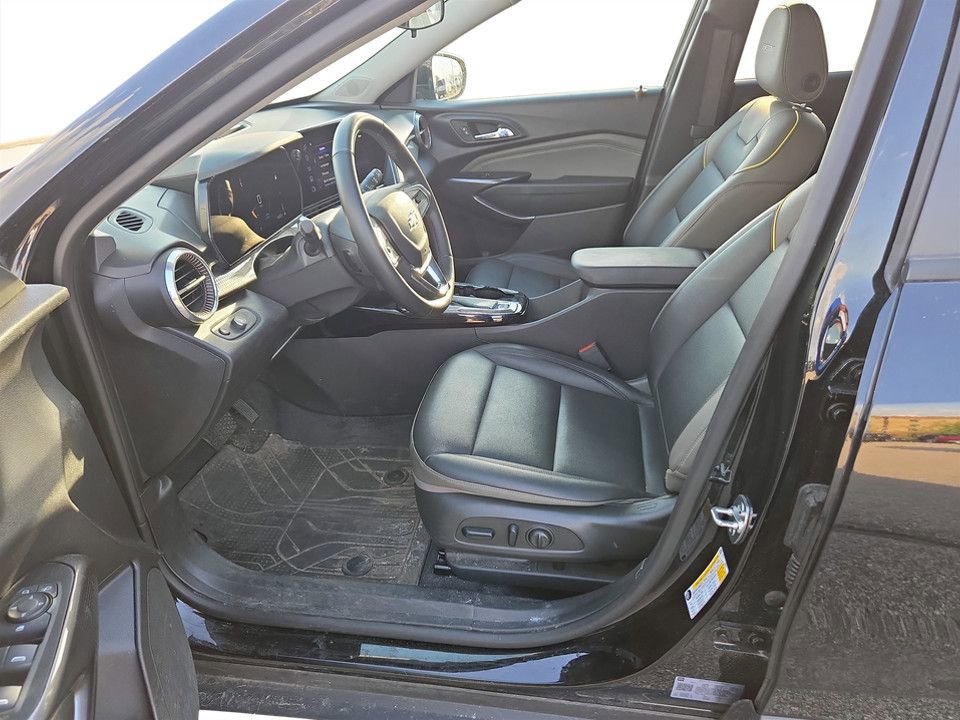 Used 2025 Chevrolet Trax ACTIV w/ Driver Confidence Package FWD image 24
