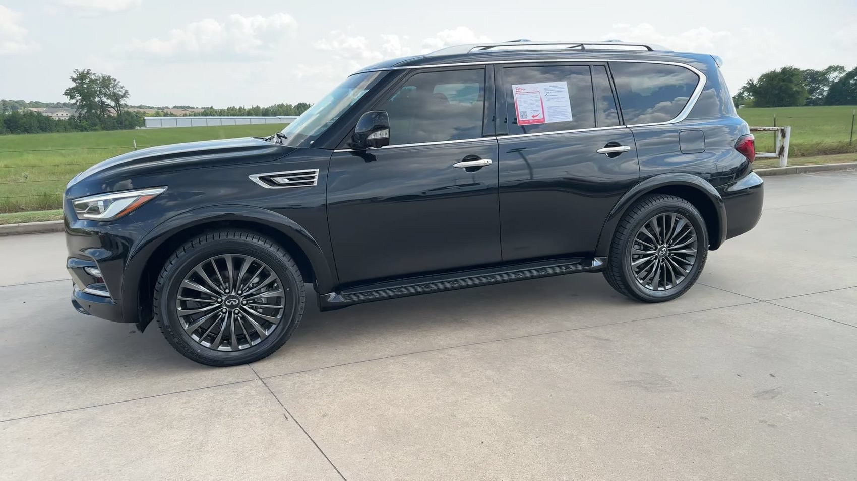 Used 2024 INFINITI QX80 Premium Select w/ All-Season Package RWD image 5
