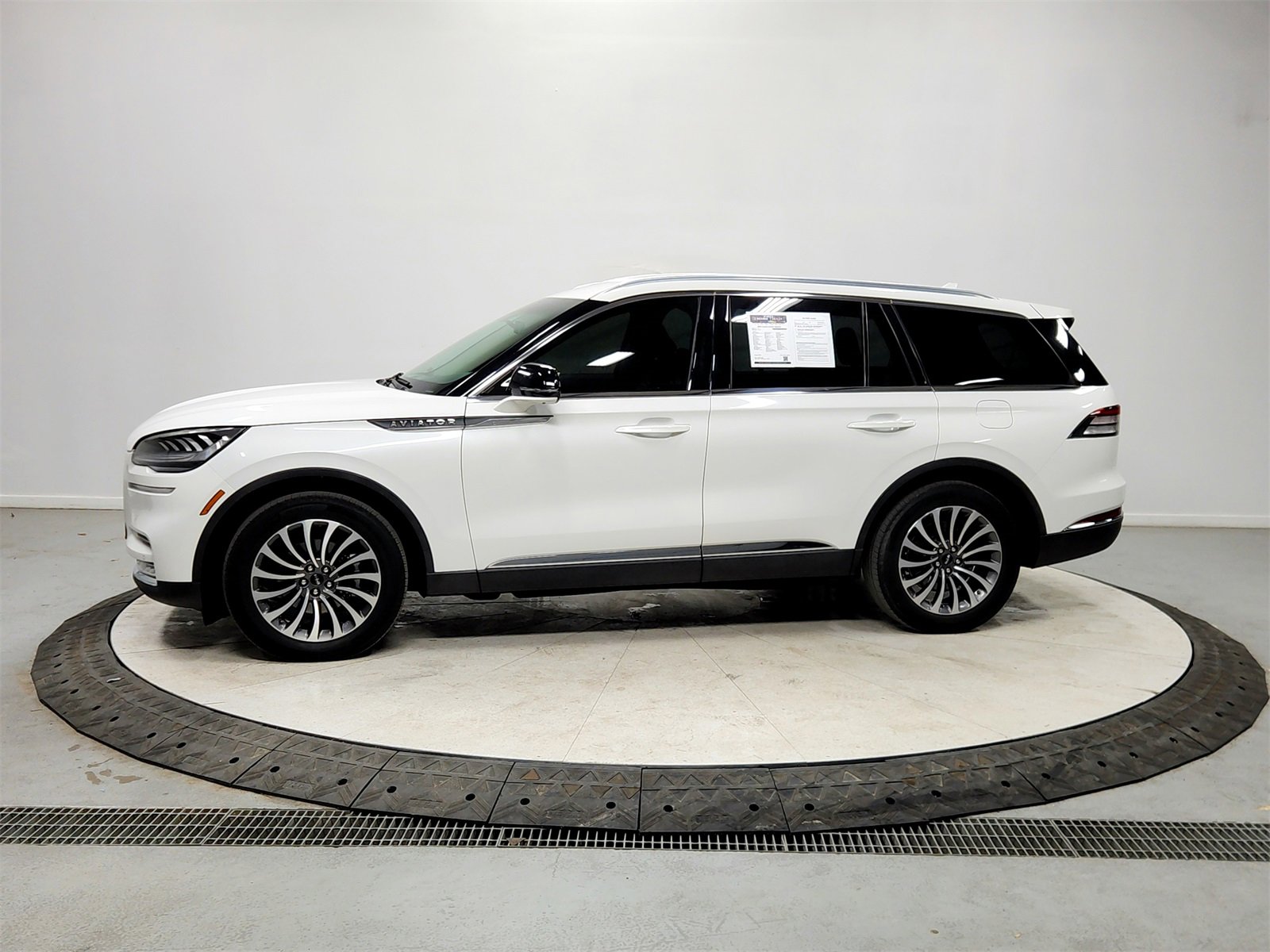 Used 2020 Lincoln Aviator Reserve image 4