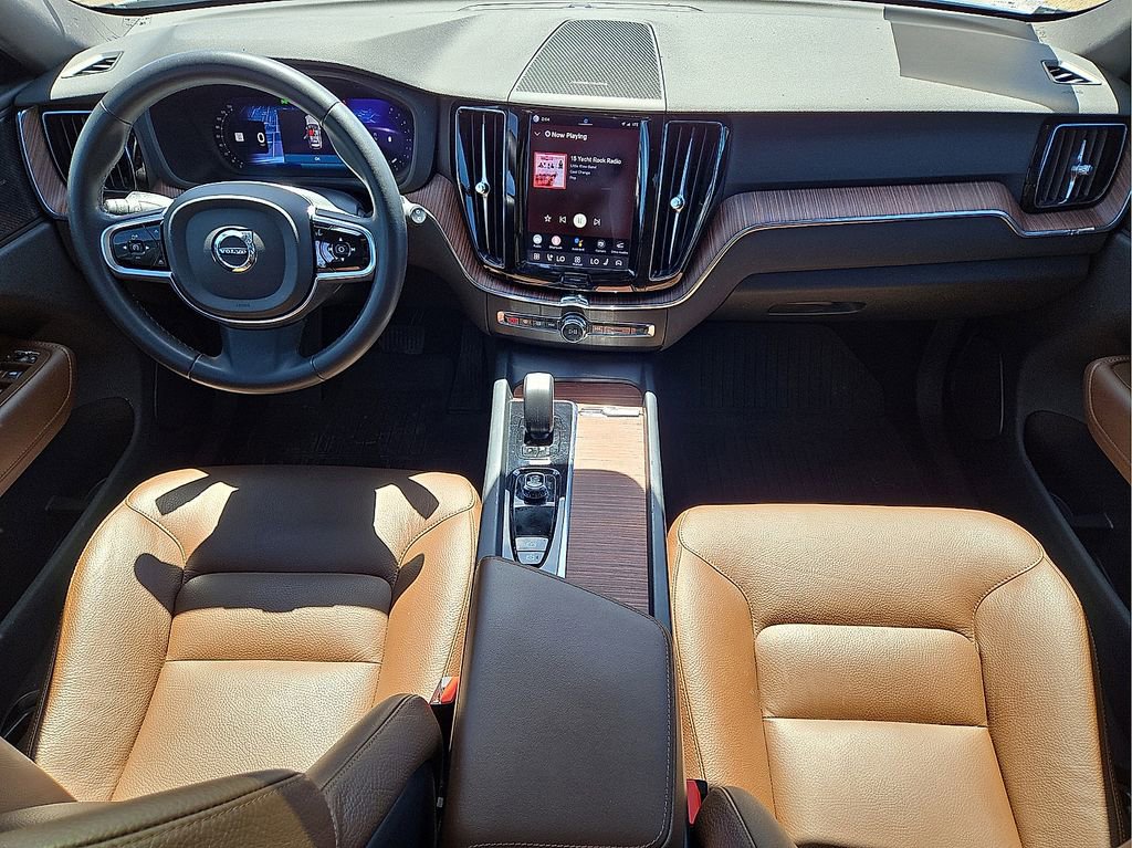 Used 2023 Volvo XC60 B5 Plus AWD/4WD image 15