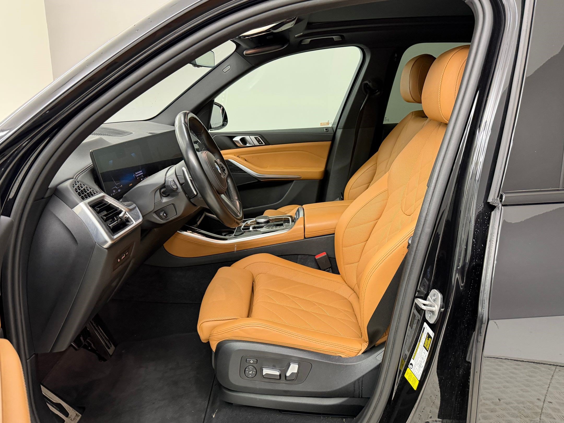 Certified 2024 BMW X5 sDrive40i w/ M Sport Package RWD image 5