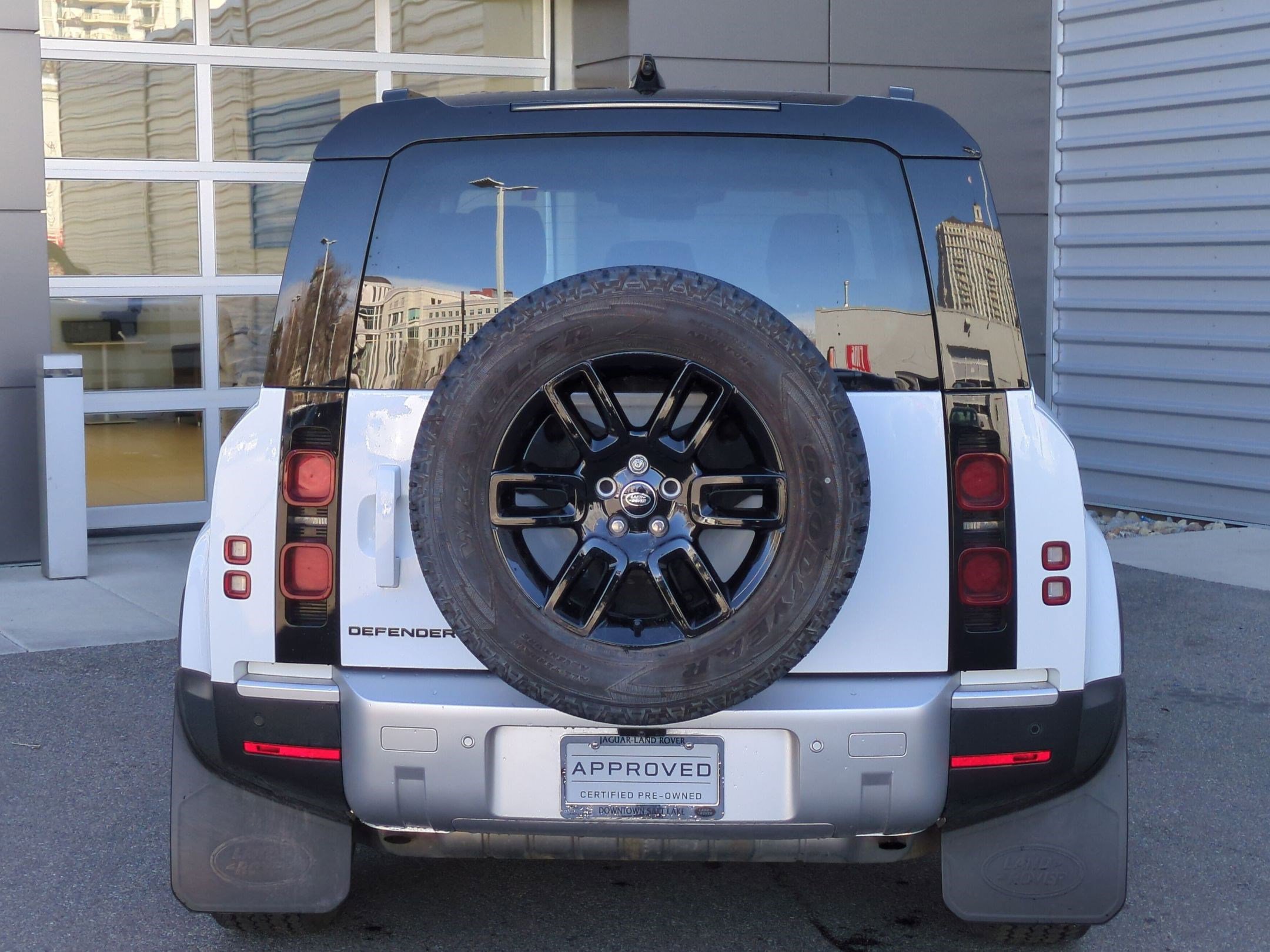 Used 2025 Land Rover Defender 110 S AWD/4WD image 9