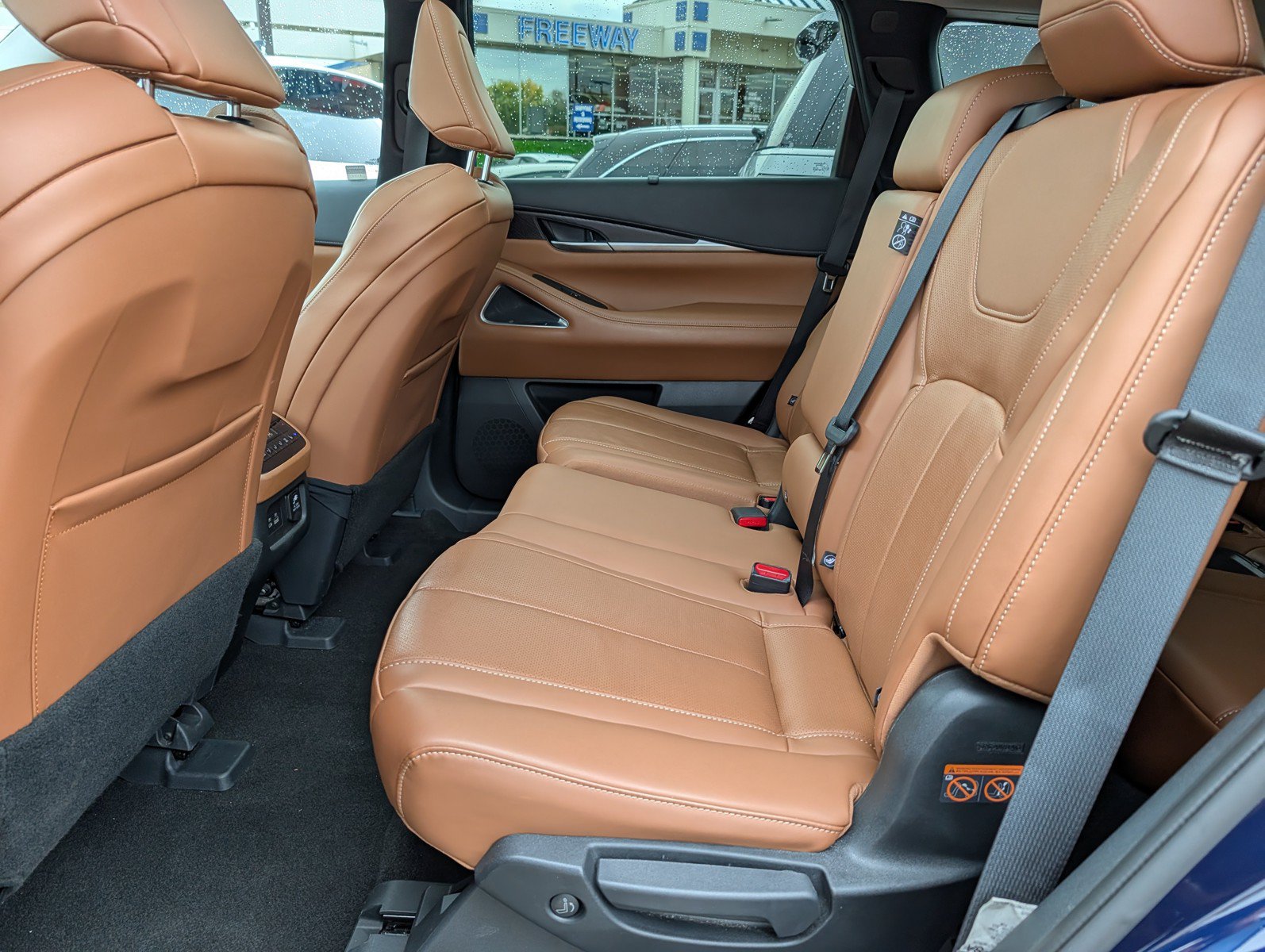 Used 2023 INFINITI QX60 Sensory AWD/4WD image 16