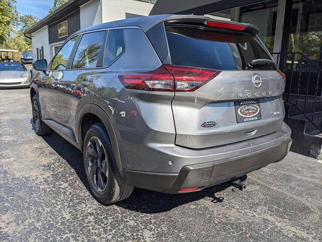 Used 2024 Nissan Rogue SV image 3