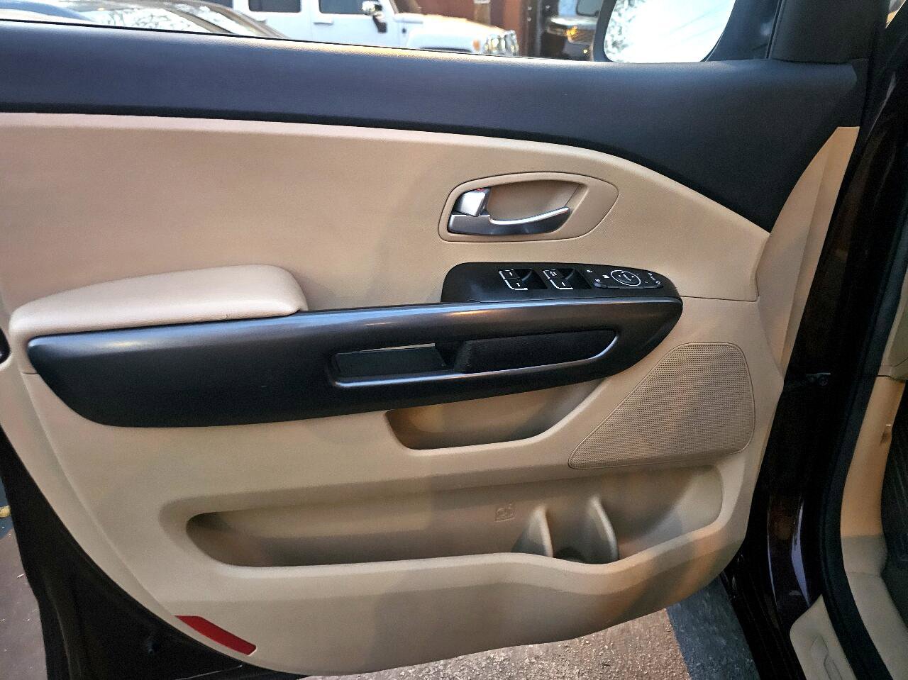 Used 2015 Kia Sedona LX w/ LX Convenience Package image 12