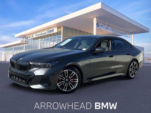 New 2026 BMW 550e xDrive w/ Premium Package AWD/4WD image 1