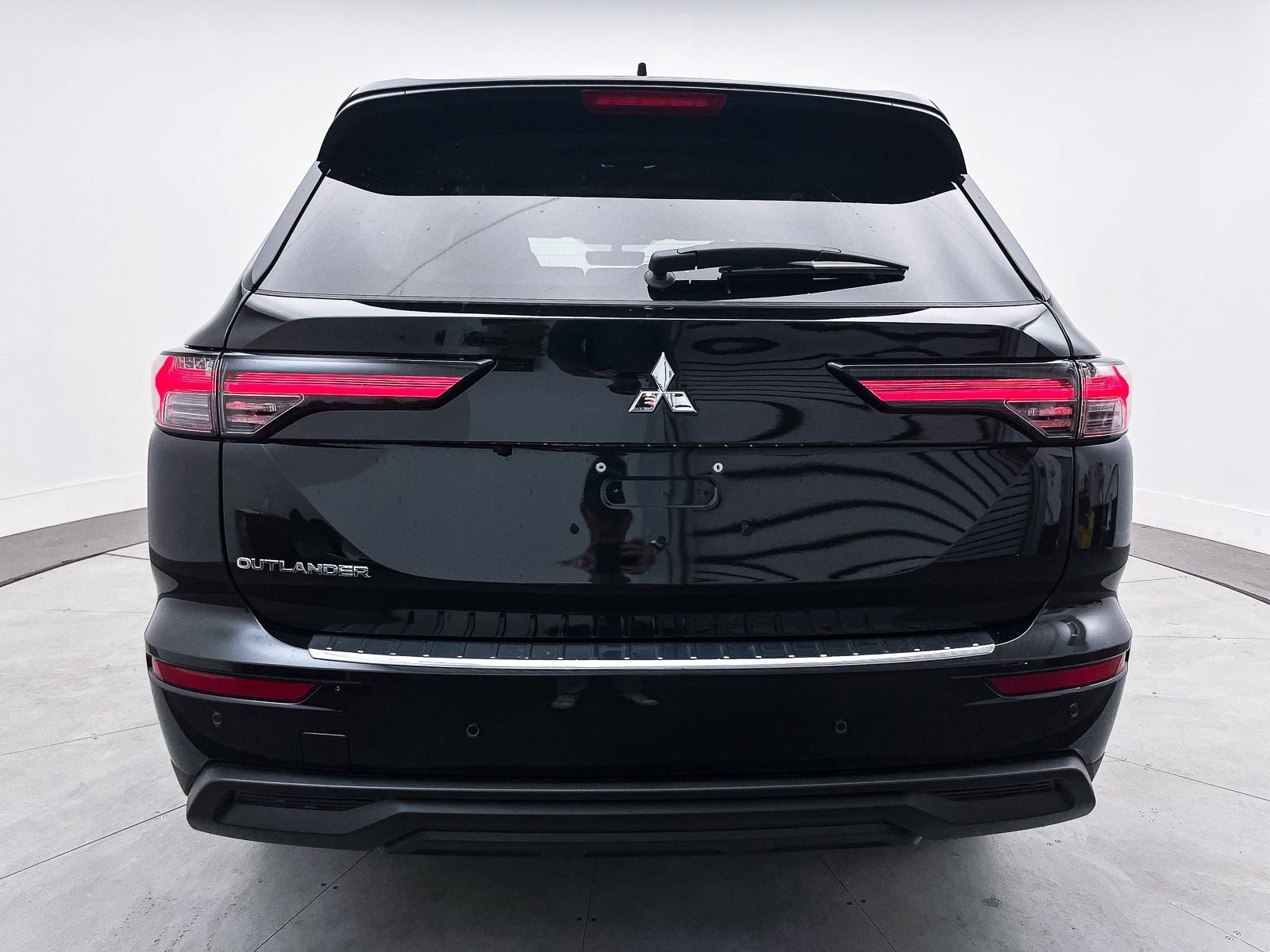 New 2025 Mitsubishi Outlander ES image 6