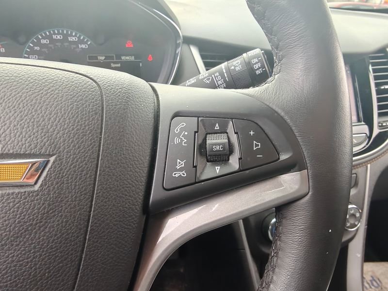 Used 2022 Chevrolet Trax LT w/ LT Convenience Package image 14